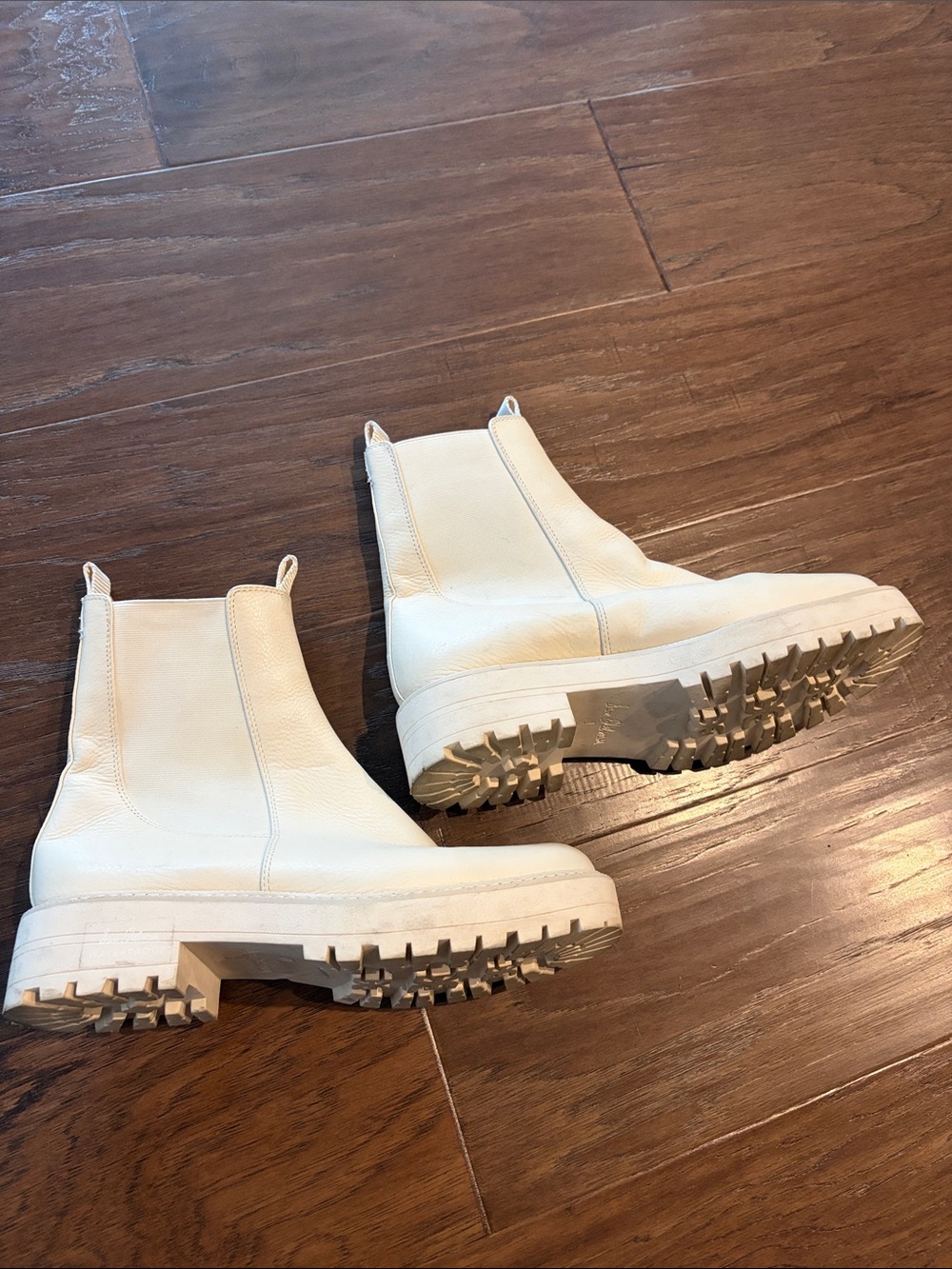 Sam Edelman White Leather Lug Sole Chelsea Ankle Boots